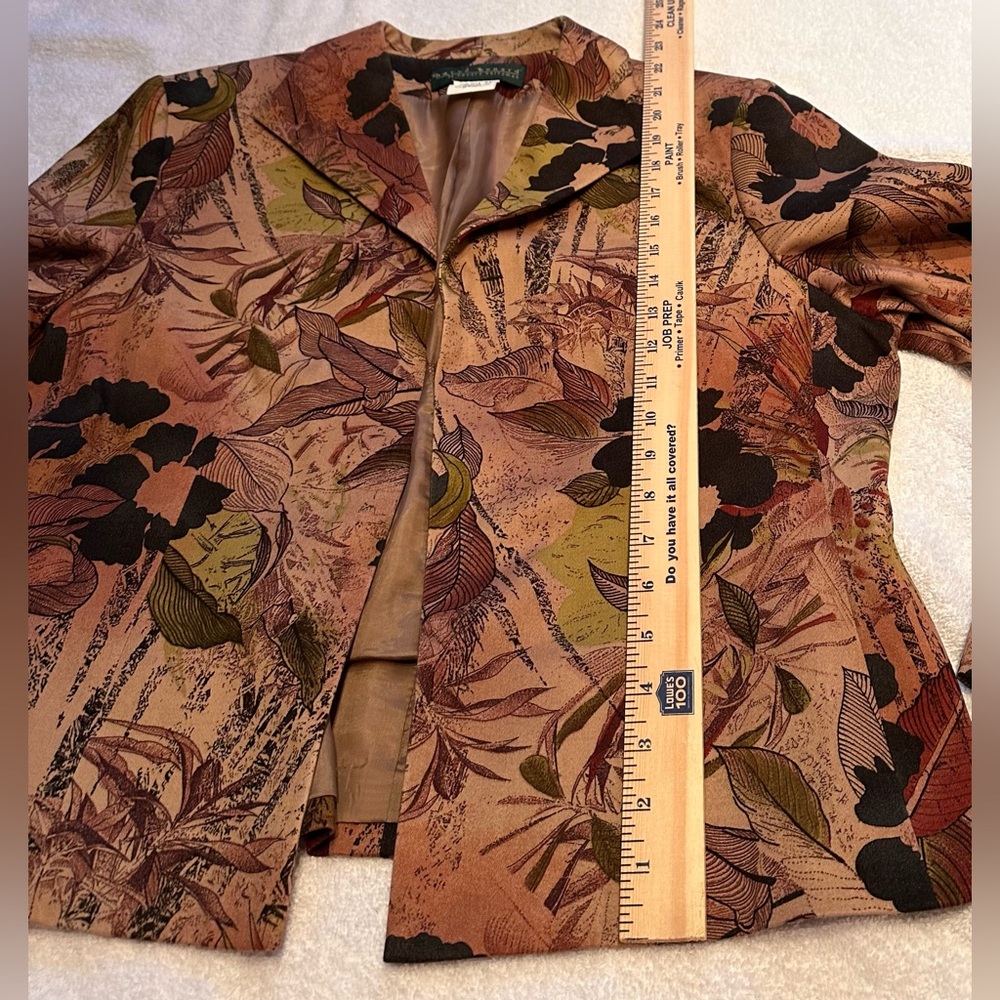 harve benard Blazer with Artistic Design. Size 14 - Picture 7 of 7